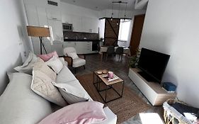 Luxury New 6 Pax Apart Downtown.